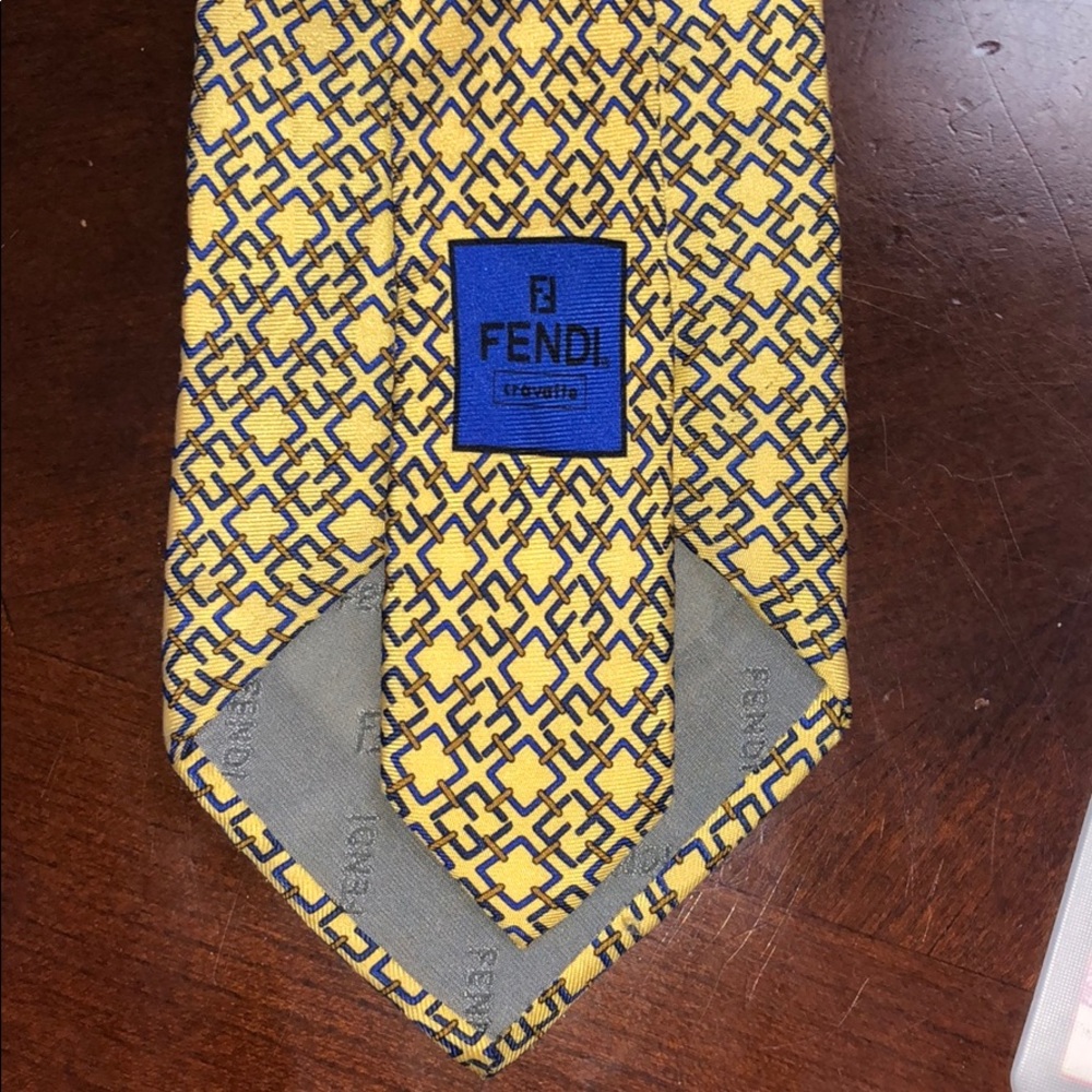 FENDI Cravatte yellow  100%Silk made in Italy .